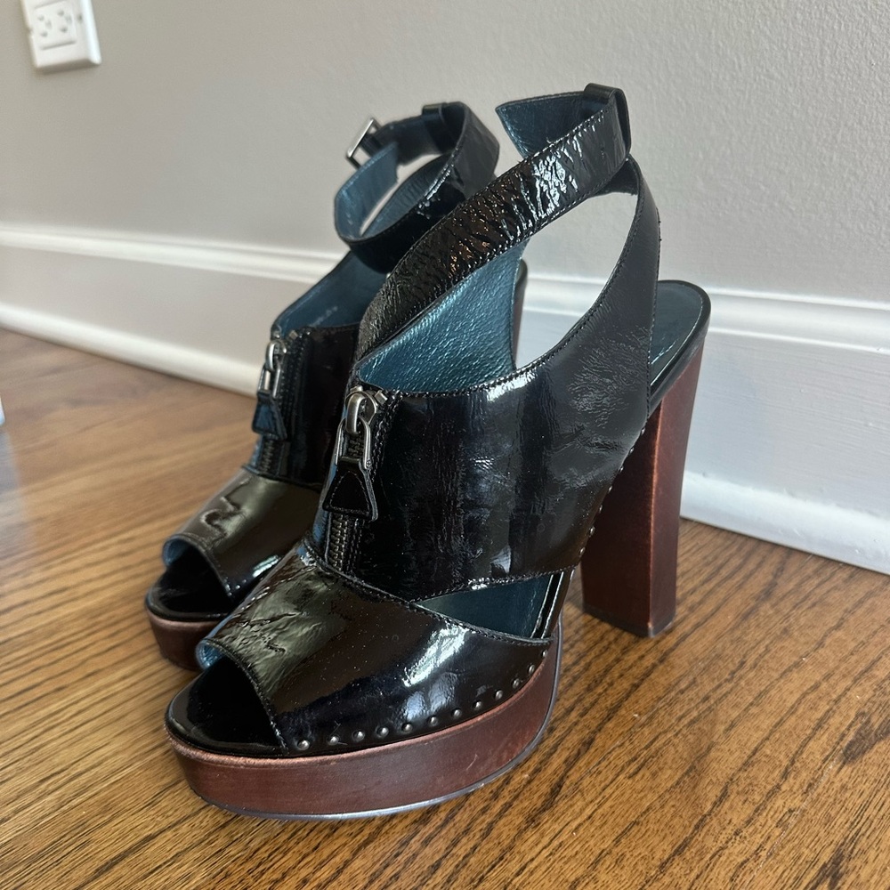 Elegant Black and Brown Platform Sandals
